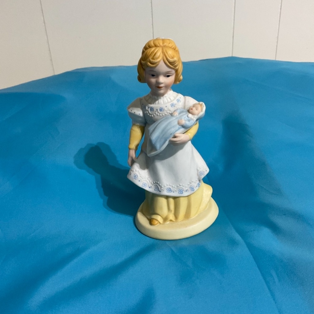 Vintage Avon 1981 Collectible Figurine – Handcrafted "A mother Love"